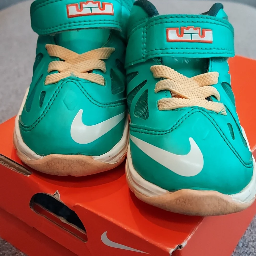 Infant LeBron Sneakers - Picture 2 of 5
